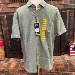 GAP Men's Casual Light Green Button Down Knit Shirt